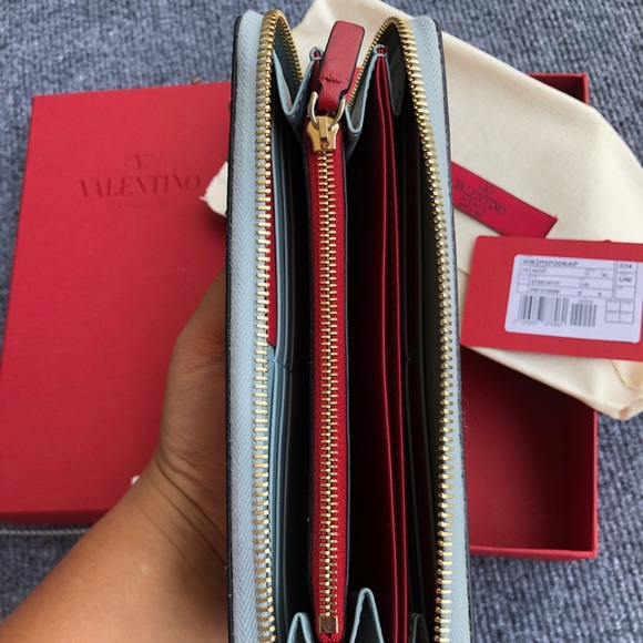 VALENTINO Rockstud Spike Matelassé Leather Wallet - Picture 5 of 8